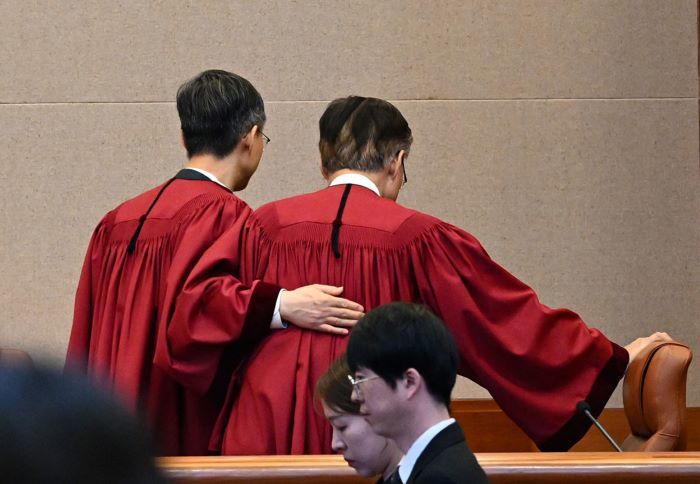 부친상에도 매일 헌재 출근한 김형두 재판관... 매주 ‘둘째 아들’과 산에 오르는 특별한 이유