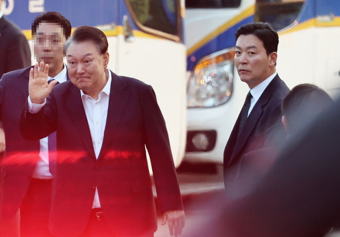 “김성훈 차장 사퇴하라”... 경호처 창설 62년 만에 ‘연판장 사태’