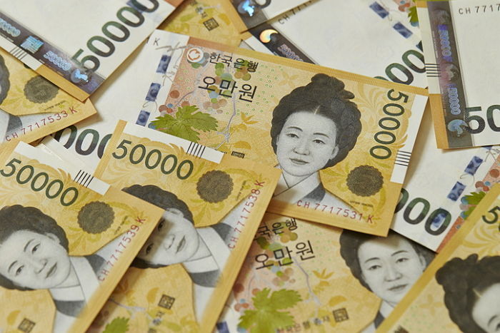 지인 흉기로 위협해 1억5000만원 빼앗은 중국인 2명 체포