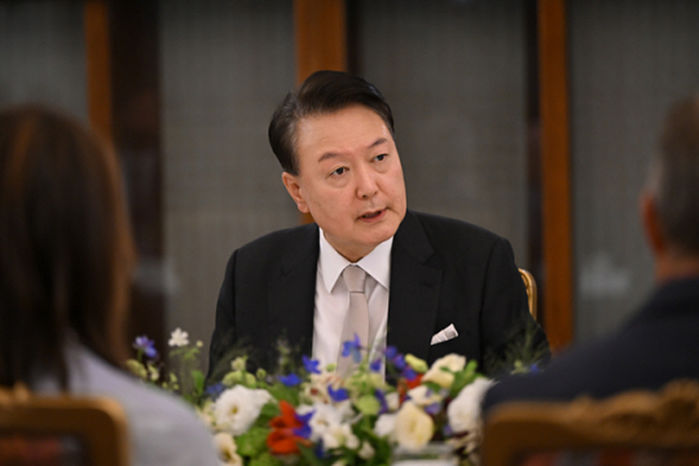 파면 뒤 일주일간 관저 머문 尹... “‘사적 만찬’, 사실이었다”