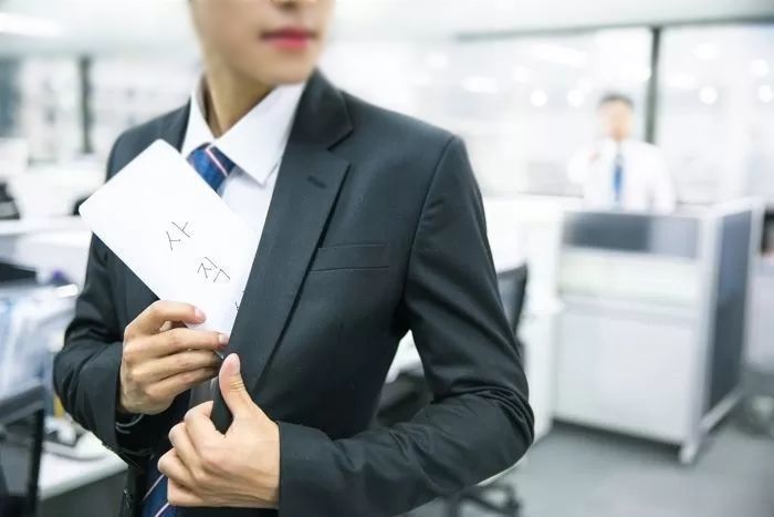 “연차 먹튀?” 1년 근무 후 하루 더 일하고 퇴사한 직원에 ‘갑론을박’