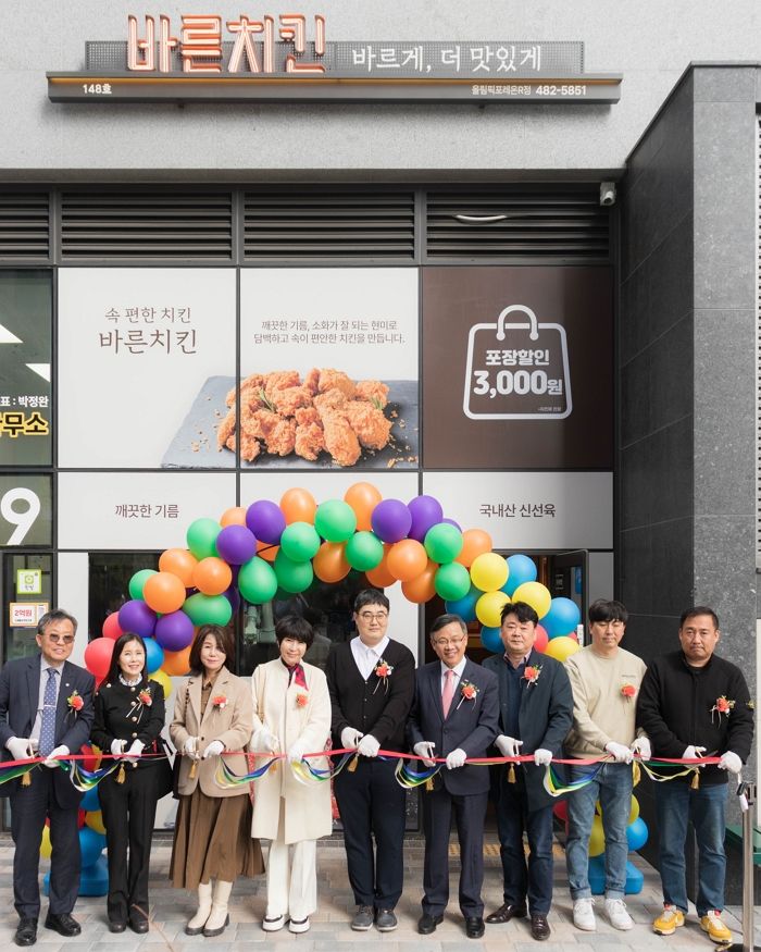 바른치킨, 24번째 조리로봇 ‘바른봇스토어’ 올림픽포레온 R점 오픈... “푸드테크 시장 선도”