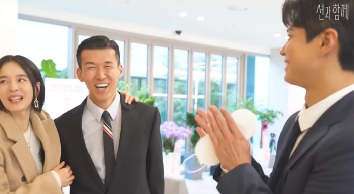 션이 건립한 루게릭 병원에 개원식 참석한 박보검... 팬도 ‘기부자 명단’에 이름 올렸다