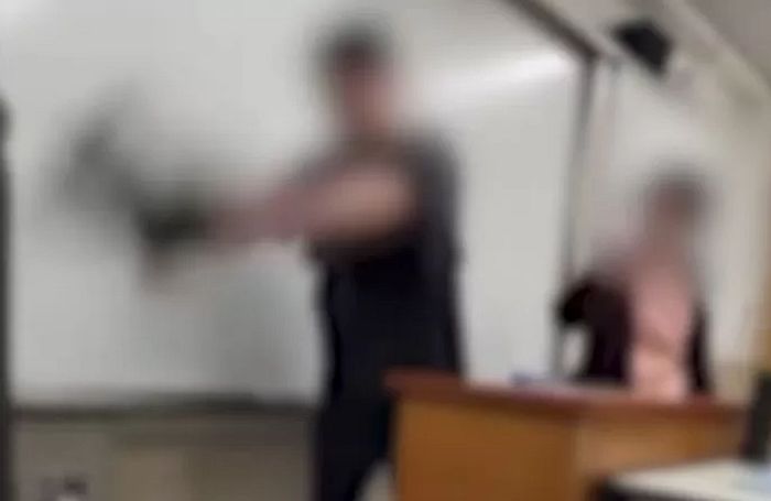 ‘교실서 교사 폭생한 고3’ 사건에 “교권추락 어디까지?” 분노한 선생님들