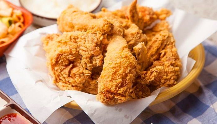 “치킨 시켰는데 55만원 청구돼”... 한국 놀러 온 외국인 관광객 울리는 ‘K-바가지’