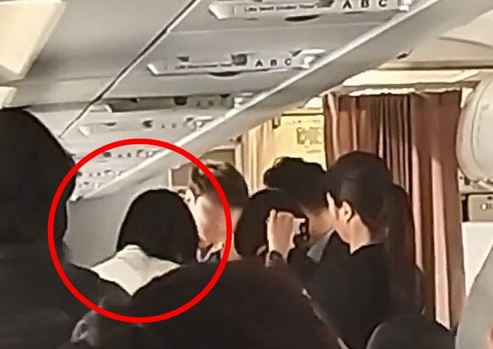 “승무원이 말리는데도...” 30대 여성의 ‘비상문 개방’ 목격자의 생생 증언