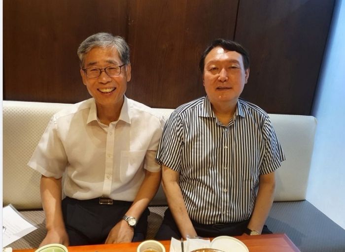 尹 멘토 신평 “이재명 적수 없어... 보수 후보들 도토리 키재기”