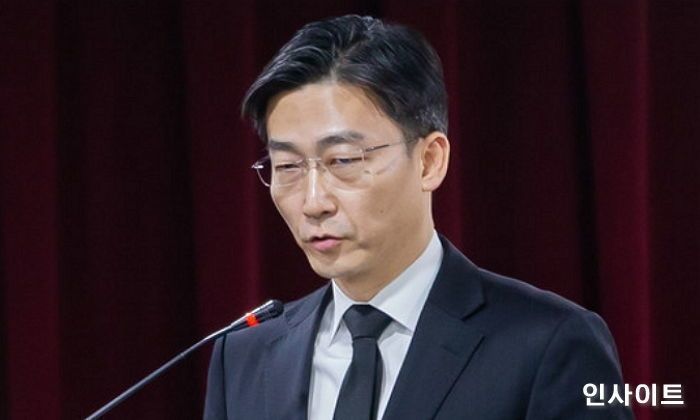 “입만 터는 문과놈들이 해먹는 나라”... 이국종 교수, 군의관 강연서 작심 발언