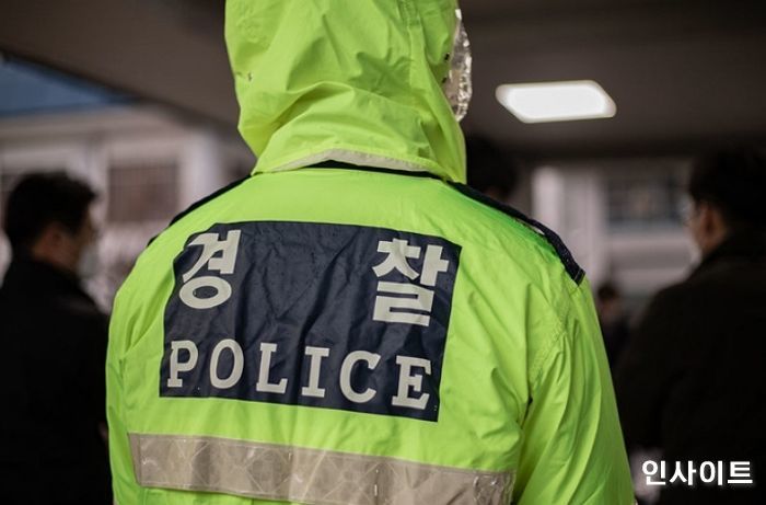 겁 없는 신입 경찰... ‘난동’ 부려 직위해제된 뒤에 보인 ‘돌발행동’