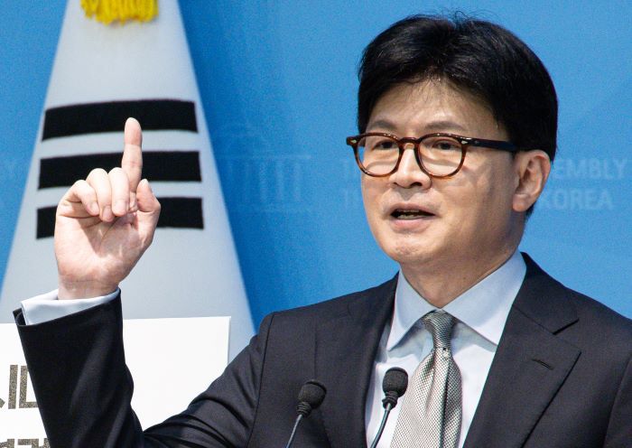 한동훈 “김건희 문제 지적한 건 나뿐, 다들 탬버린 치며 아부했다”