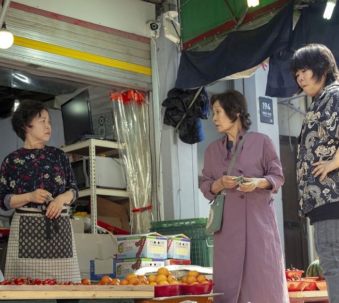 ‘천국보다 아름다운’... 이정은, 김혜자 영정 앞에서 눈물로 작별 인사