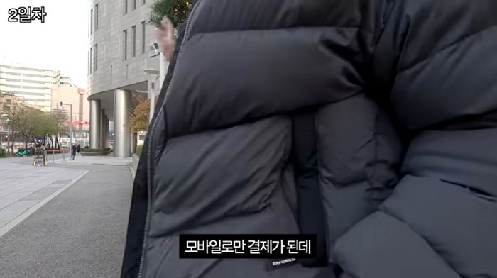 ‘모바일 결제’만 된다는 서점서 쩔쩔 맨 월남 참전용사... 도와준 청년에게 ‘밥값’까지 주고 갔다