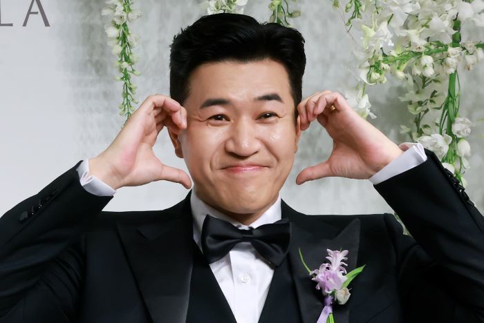 김종민, 방송 스케줄 때문에 신혼여행 미룬다... ‘이 날’ 프랑스로 떠나