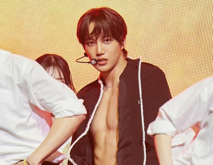 2년 만에 돌아온 엑소 카이, 컴백 쇼케이스에서 눈물 글썽... “기다리길 잘했다고 생각해 주길”
