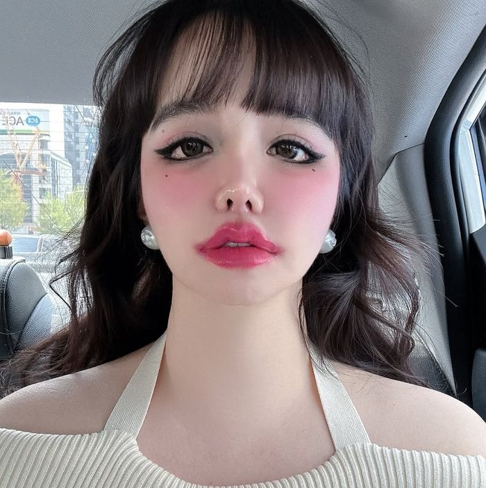 박봄, 화려한 셀카로 물오른 미모 과시