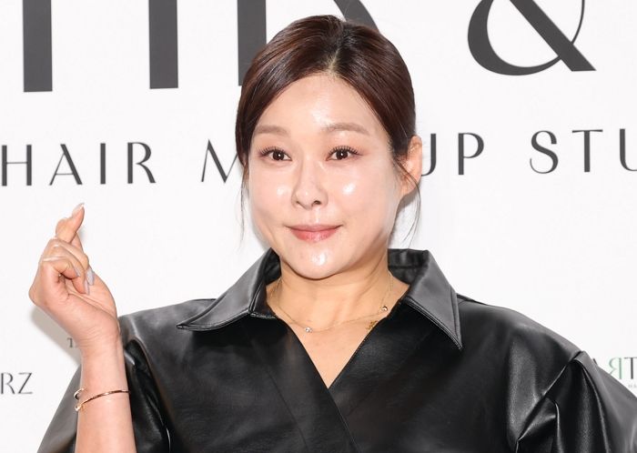 현영, ‘최대 징역 1년 가능성’ 명품 사은품 장사 논란에 밝힌 입장