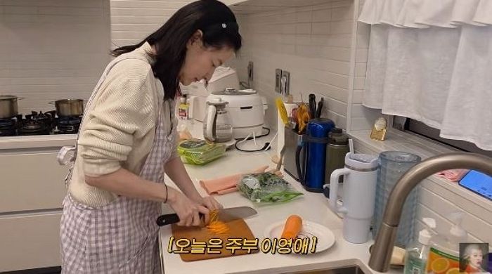 ‘2조 재력♥’ 이영애 “남편과 매일 키스, 입금되면 다이어트”