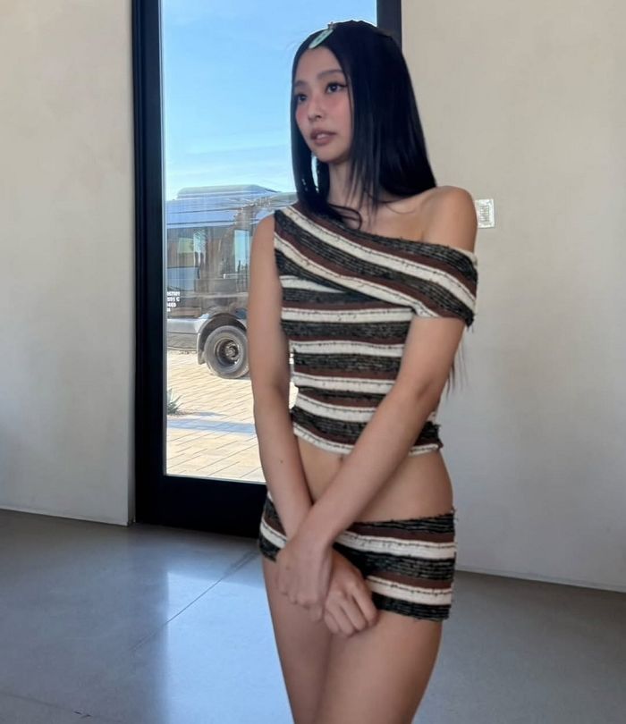 美 코첼라서 섹시美 뽐내던... 블핑 제니 이번엔 ‘크롭티’로 몸매 과시