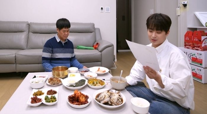 KBS 연예대상 탄 ‘요즘 대세’ 이찬원... 12년 전 고등학교 선생님이 직접 ‘감사 편지’ 쓴 이유