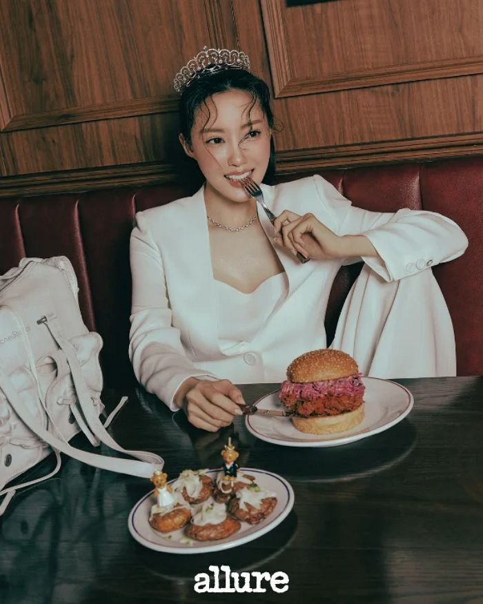 ‘새신부’ 효민, 또 웨딩드레스 입었다... ‘웨딩 화보’서 눈부신 비주얼