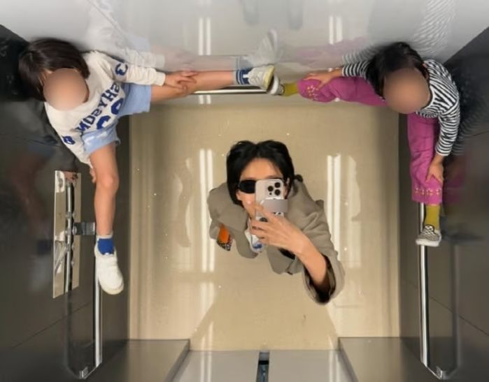 “손잡이 닦고 내렸냐?”... 김나영이 올렸다가 ‘공중도덕 논란’ 일어 빛삭한 ‘엘베 사진’
