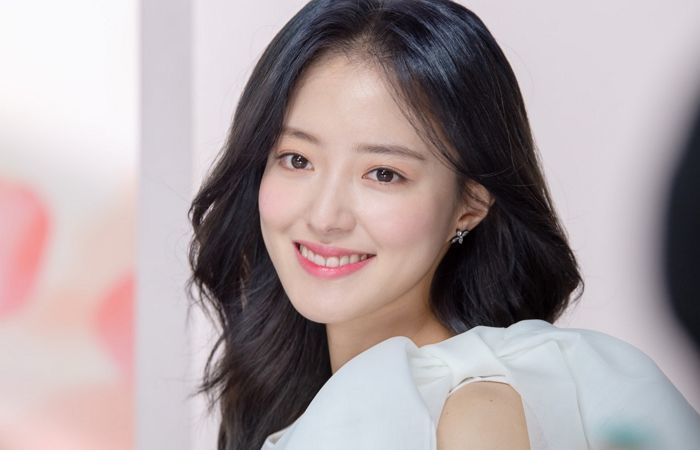 27년 차 배우 이세영의 선택... 소속사와 11년 의리 지켜 또 재계약
