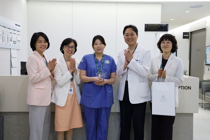 “사람 쓰러졌다” 소리에 본능적으로 뛰어든 ‘임신 7개월’ 간호사