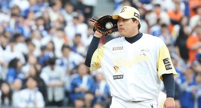돌풍의 한화 이글스, 두번째 ‘8연승’ 달성... 삼성 꺾고 ‘공동 1위’ 지켰다