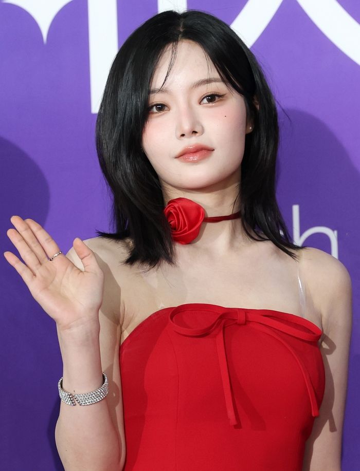 피프티피프티 키나, 건강상 이유로 활동 잠정 중단... “충분한 휴식 필요”