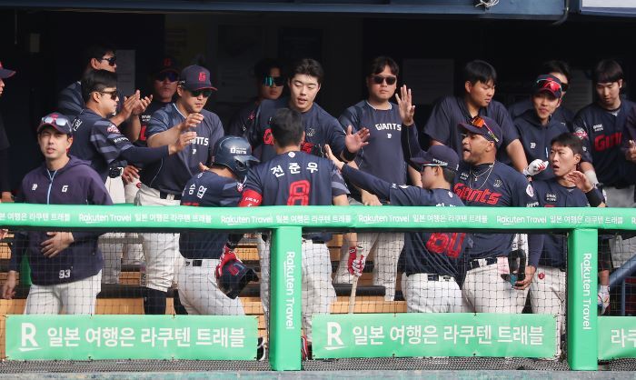 롯데 이길 때마다 돈 더 주는 예·적금... ‘완판 임박’