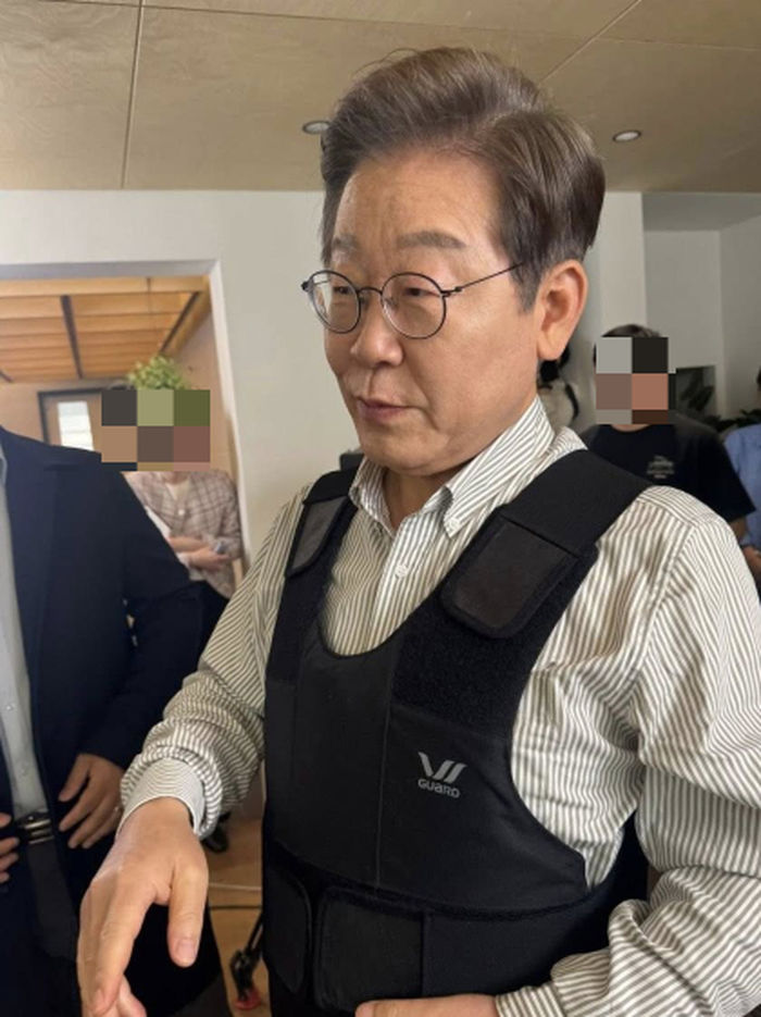 3kg 방검복 입고 뛰는 이재명... “테러 경고 계속, 공개 연설 자제 요청 많아져”
