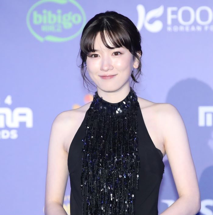“우리 집 침대 엄청 잘 맞지?”... 유명 여배우, 유부남과 메시지 공개 논란