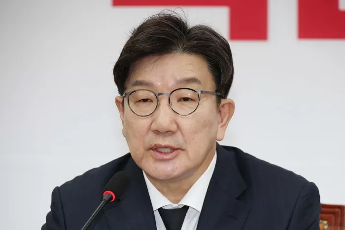 권성동 국민의힘 원내대표가 27일 오전 서울 여의도 국회에서 열린 비상대책위원회의에서 발언하고 있다 / 뉴스1