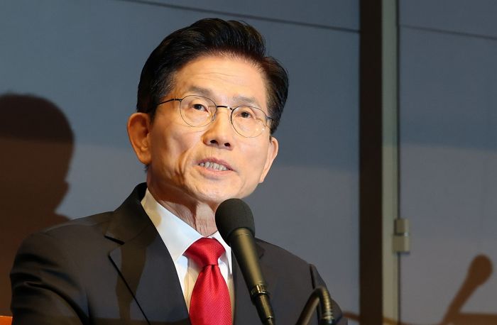 ‘비상계엄’ 사과 안하고 꼿꼿했던 김문수, 뒤늦게 사과... “반성, 성찰 필요”