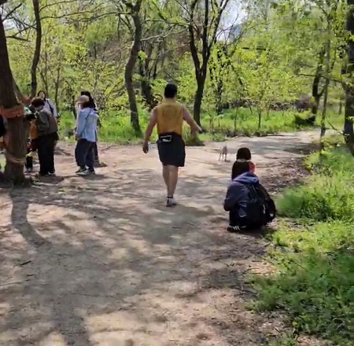 “유치원생 많은 공원서 ‘반려견 목줄 착용’ 요구했다가 건장한 견주에 상욕 들었습니다”