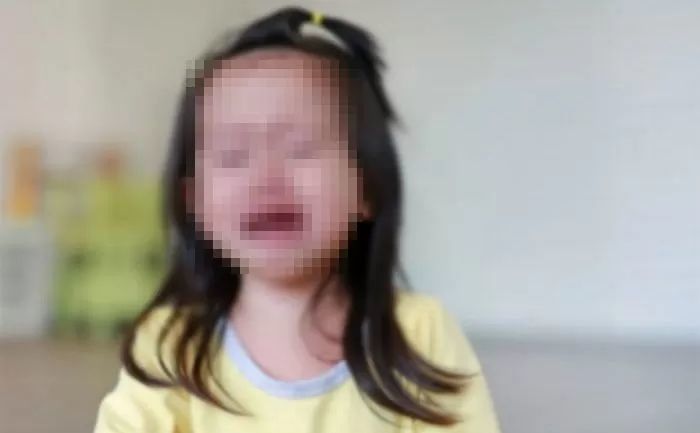 “엄마, 물에서 신맛이 나요”... 3살 아이에게 ‘화이트 와인’ 따라 준 승무원 논란