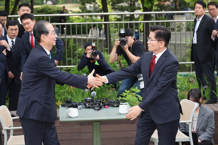 김문수-한덕수 2차 단일화 회동, 1시간만에 종료... 접점 못찾아