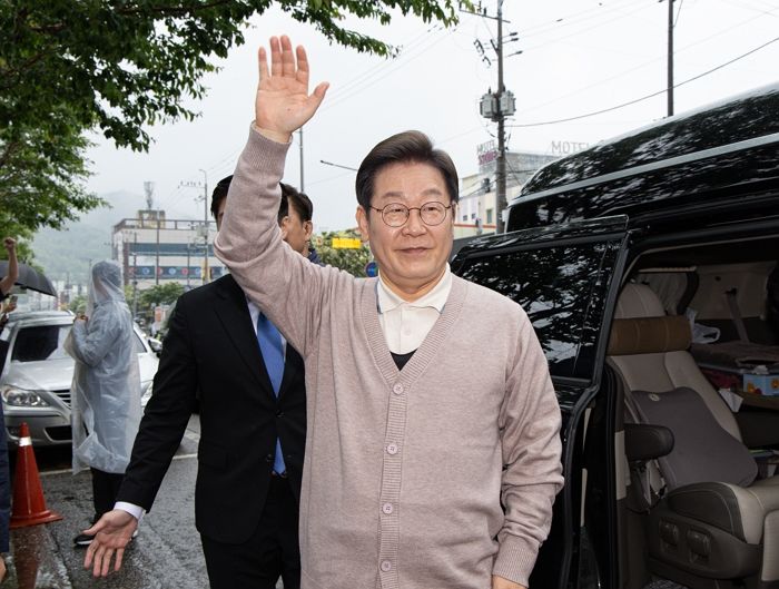 경주서 ‘경청 투어’ 한 이재명... 지지자 “OO 가지 마요” 한마디에 빵 터져