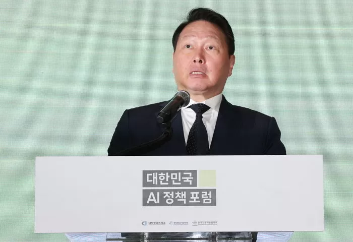 최태원 대한상공회의소 회장이 9일 서울 중구 롯데호텔 에서 열린 대한민국 AI정책 포럼에서 개회사를 하고 있다. 2025.5.9/뉴스1