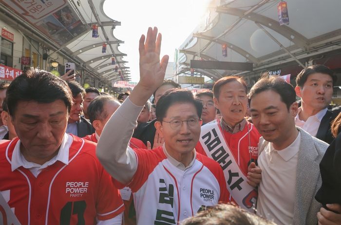 尹 탄핵 반대했던 김문수, ‘비상계엄’ 첫 사과... “고통 겪는 국민께 죄송”