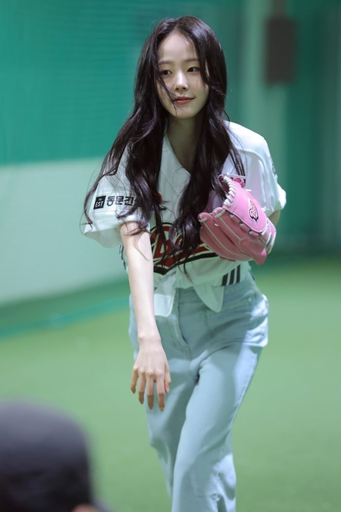 ‘신인상 싹쓸이’ 중인 배우 채원빈... ‘여신 비주얼’로 잠실구장 접수했다