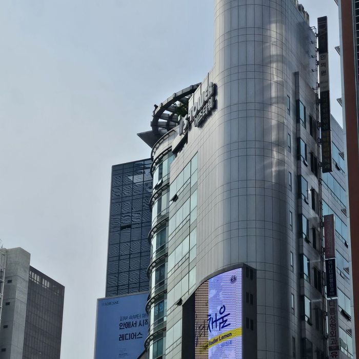 강남역 12번 출구 빌딩 옥상서 ‘투신 시도’ 발생