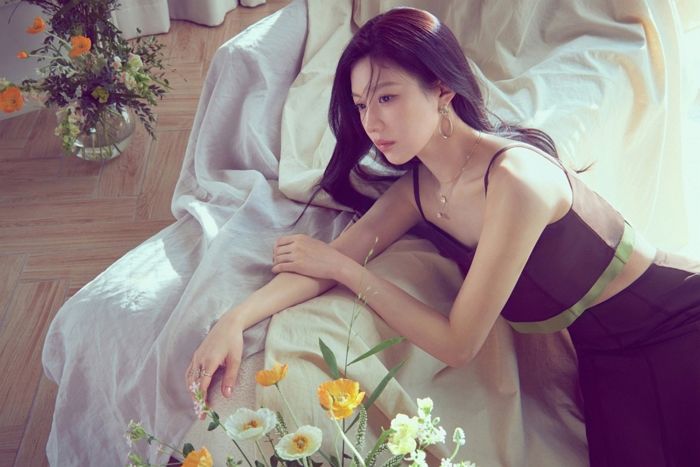 양귀비꽃 이어링부터 커플링까지... 5월에 어울리는 디디에 두보 기념일 선물