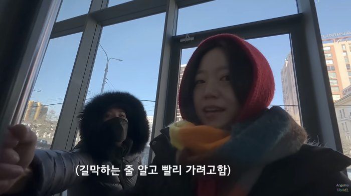 카페 문 잡아주던 친절한 여성이… 몽골 여행갔다가 휴대폰 훔친 소매치기와 추격전 벌인 유튜버 (영상)