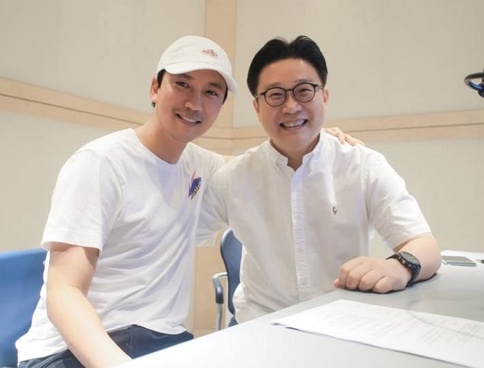김남길, ‘한글’ 알리기 위해 서경덕 교수와 뭉쳤다... 헝가리에 교육 물품 기증
