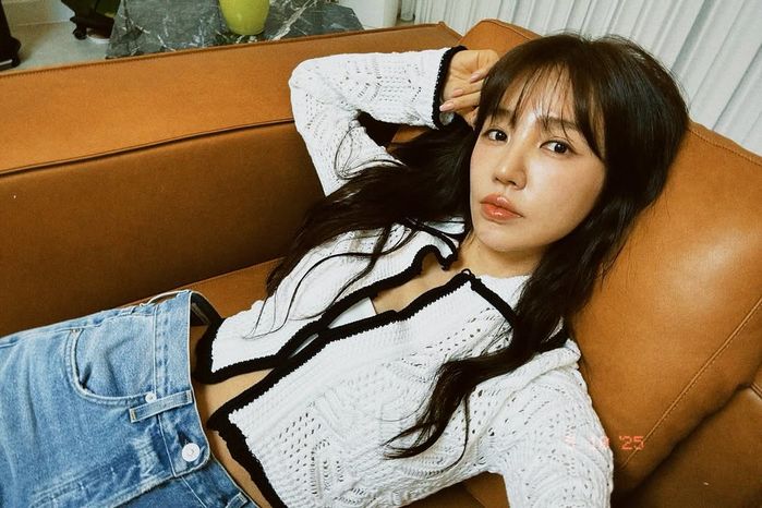 “40세 실화야?”... 윤은혜, 청바지도 헐렁한 슬림 몸매+동안 미모