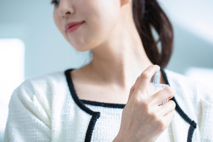 남편과 불륜녀, 우연히 목격했는데... 나에게 선물했던 ‘향수 냄새’가 그녀에게서 났다
