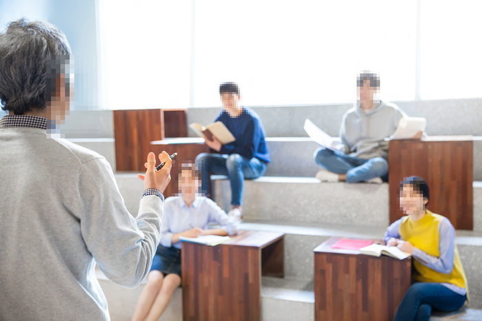 AI 사용하는 학생 ‘0점 처리’ 하겠다더니 챗GPT로 강의노트 만든 ‘내로남불’ 교수