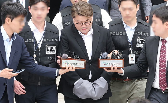 ‘음주 뺑소니’ 김호중 상고 포기 결정에 팬클럽 “결정 존중... 복귀 준비 함께 하겠다”