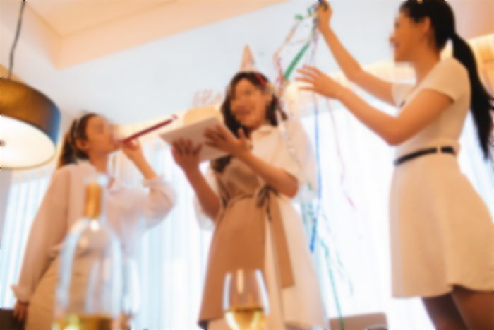 ‘취뽀’한 절친끼리 3만원대 기념선물 주기로 했는데... “한명이 1만5천짜리 선물해 싸움났습니다”